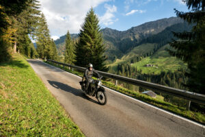 Can Motorcycles Split Lanes in AZ?