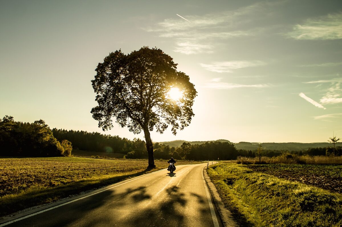 Can Motorcycles Split Lanes in AZ?