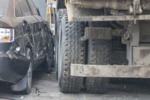 How Can a Truck Accident Lawyer Help After a Serious Crash in Phoenix, AZ?