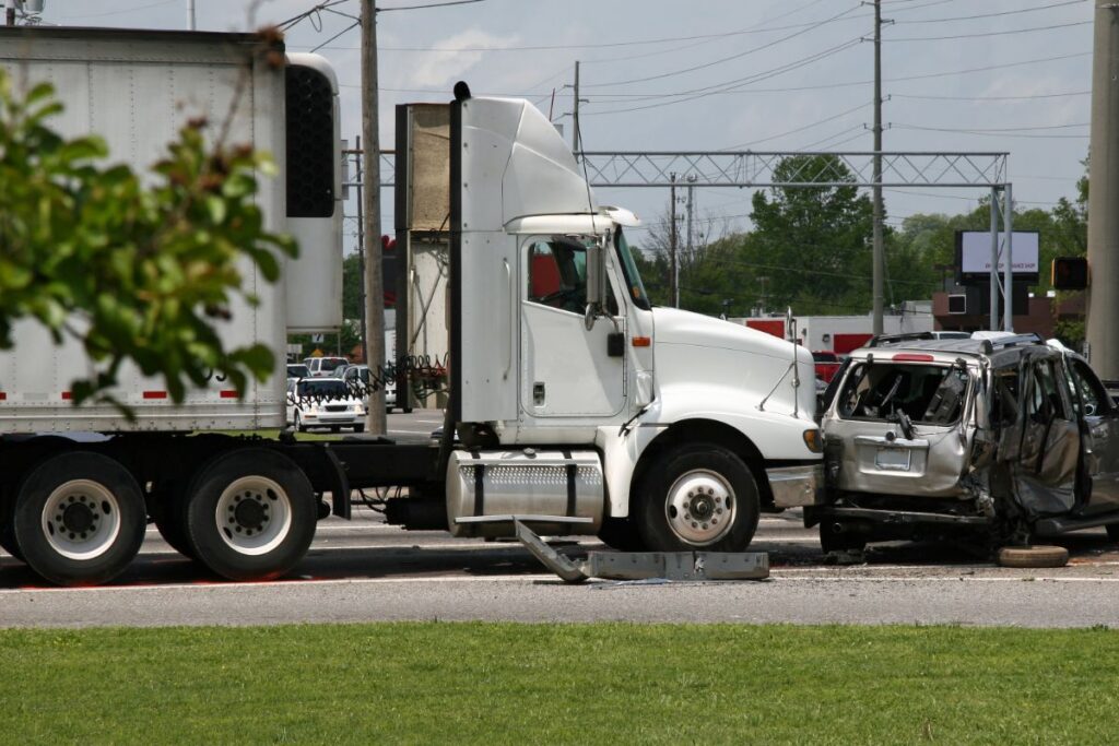 The Most Dangerous Roads for Truck Accidents in Arizona When Should You Consult a Lawyer After a Truck Accident in Phoenix, AZ?