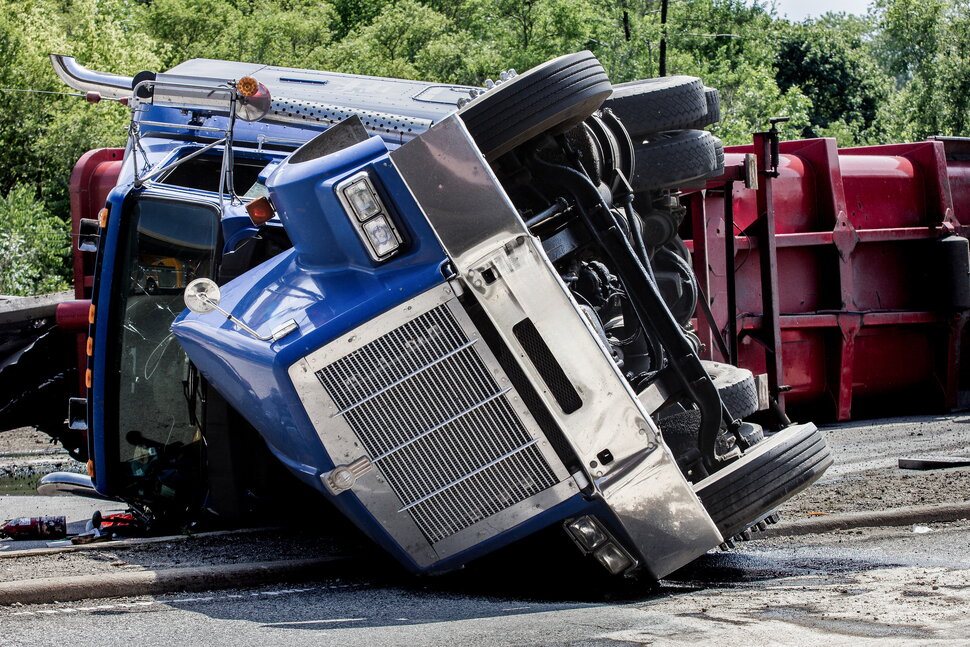 The Law Office of Zayed Al-Sayyed | When Should You Consult a Lawyer After a Truck Accident in Phoenix, AZ?